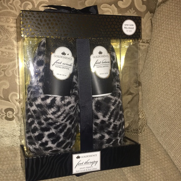 🐾 NWT Goldessence Foot Therapy Gift Set - Picture 8 of 8